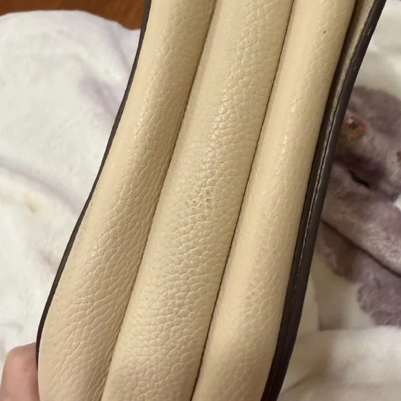 VGUC Tory Burch Ivory Crossbody Bag with Gold Accents - Picture 5 of 12